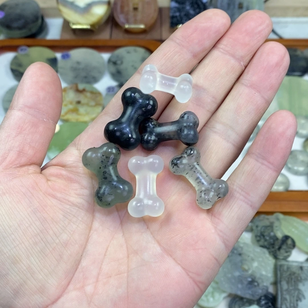 岫玉未镶嵌颈饰岫玉骨头吊坠多样性发其中之一