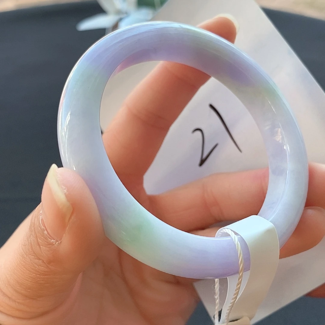 翡翠未镶嵌手镯56.9圈口有长纹手镯