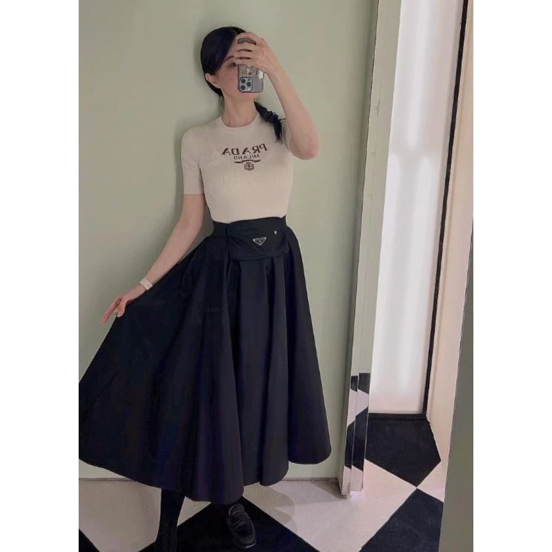 未使用 Prada/普拉达  95新 ff046 黑色三角标腰包半身裙 36码