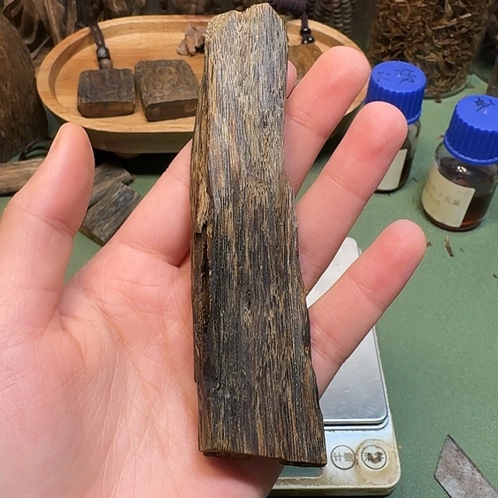 文***宇沉香碎屑沉香海南高端红油白棋树心油虫漏老料17.5克