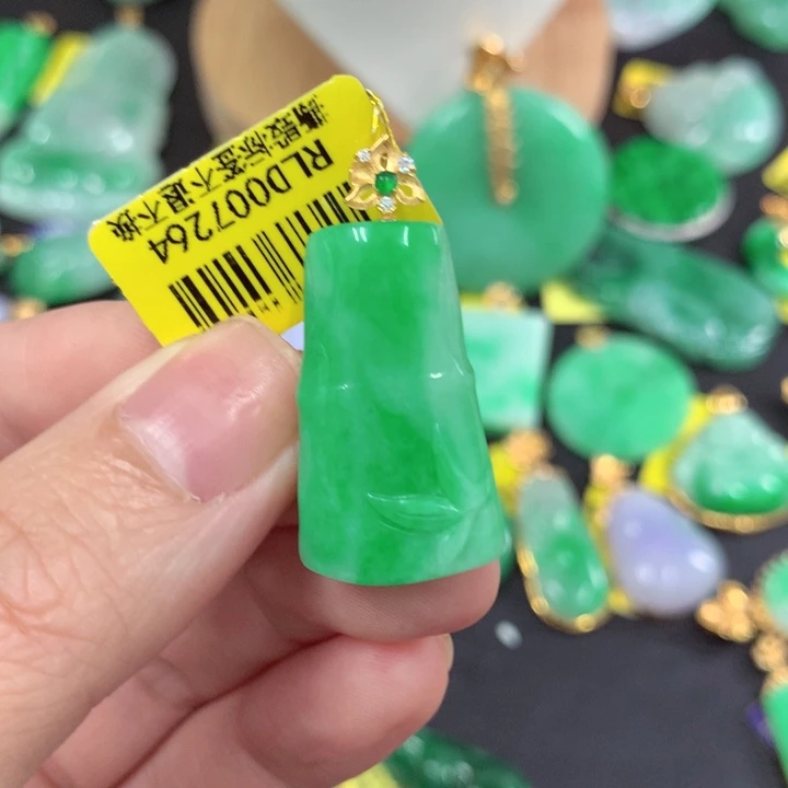 翡翠18K金镶嵌项链