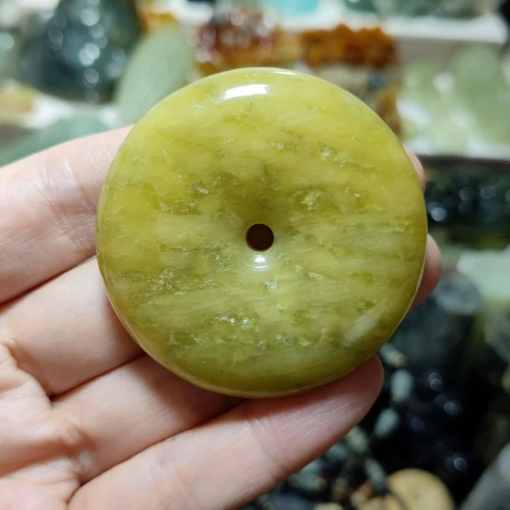 岫玉未镶嵌平安扣