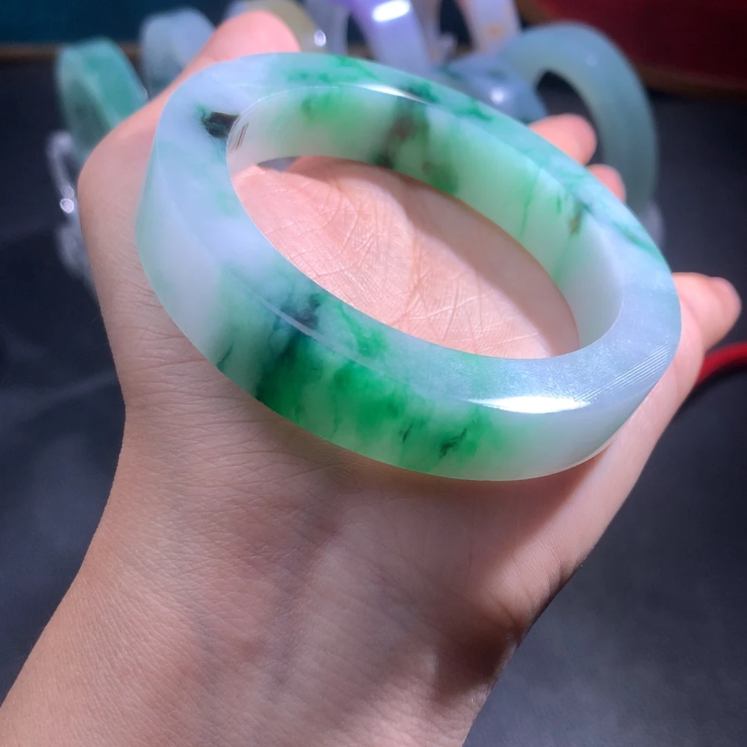 未镶嵌翡翠手镯定制翡翠