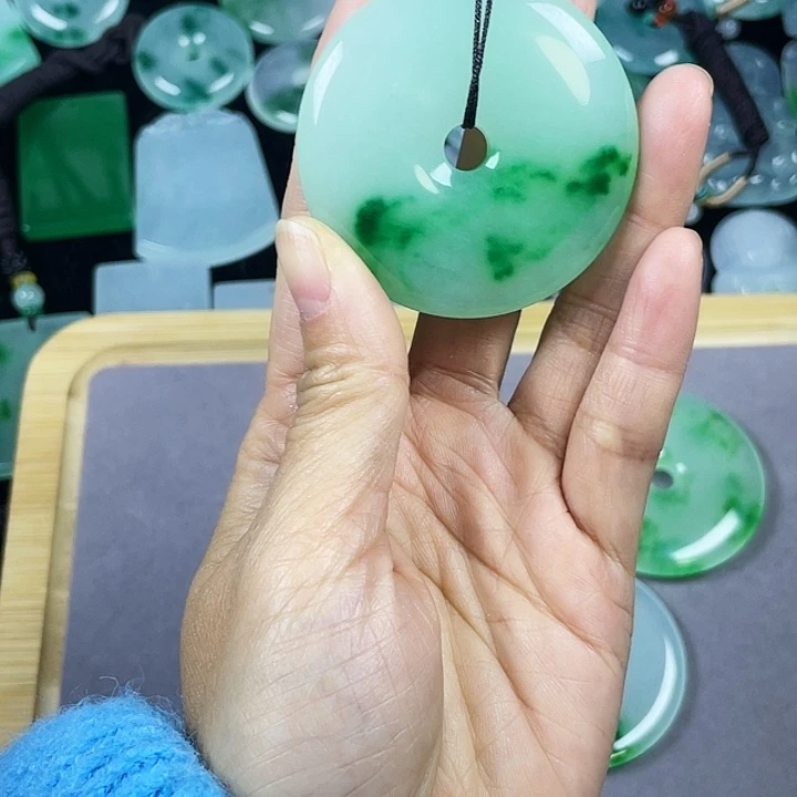 翡翠未镶嵌颈饰吊坠