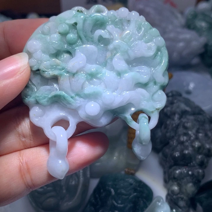 翡翠未镶嵌颈饰保真天然A货翡翠