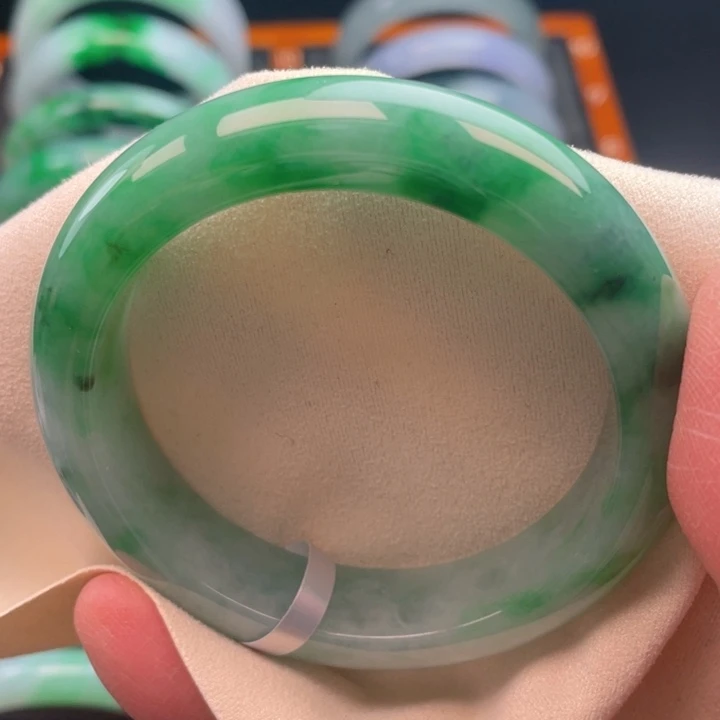 翡翠未镶嵌手镯缅甸翡翠