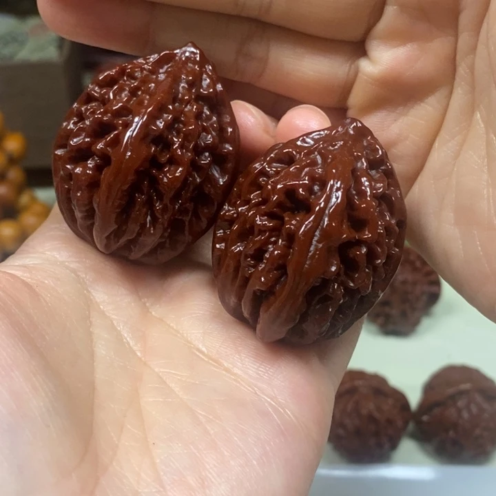 ^***^文玩核桃吊坠秋子