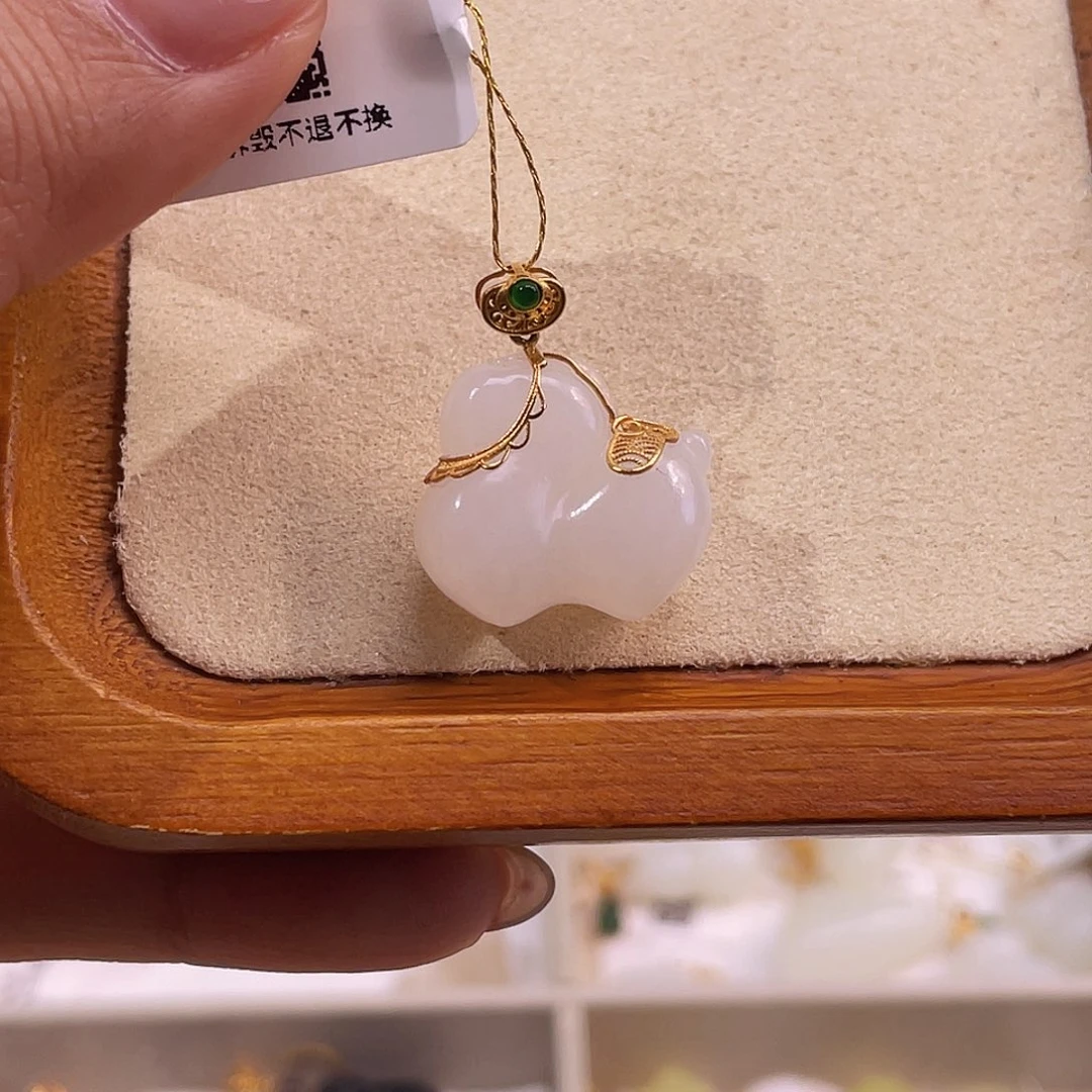 吊坠(不含链)18K金镶嵌和田玉新疆山流水白玉小萌马