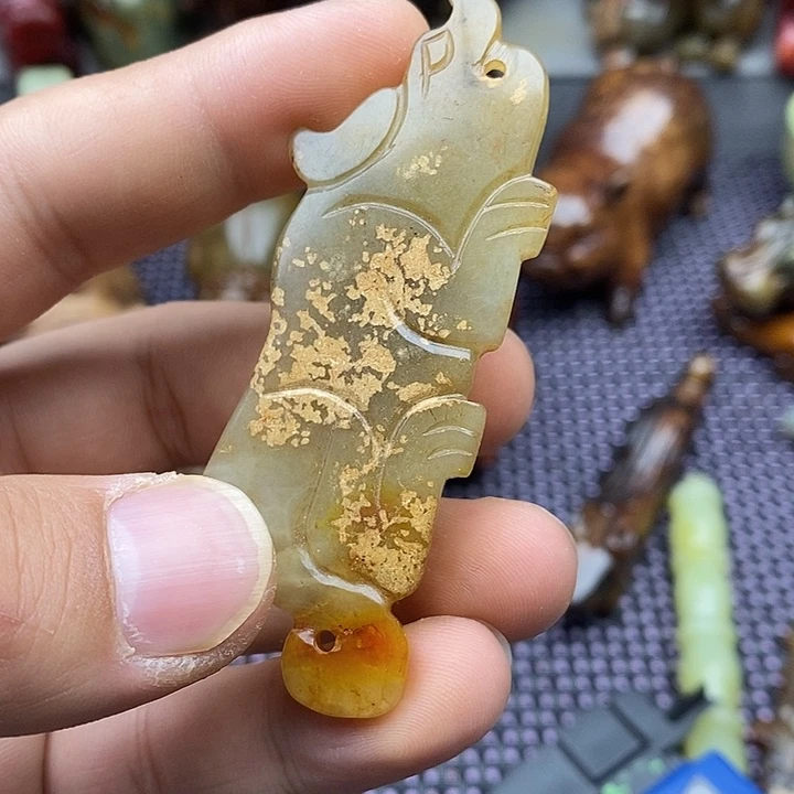 蛇纹石玉未镶嵌颈饰