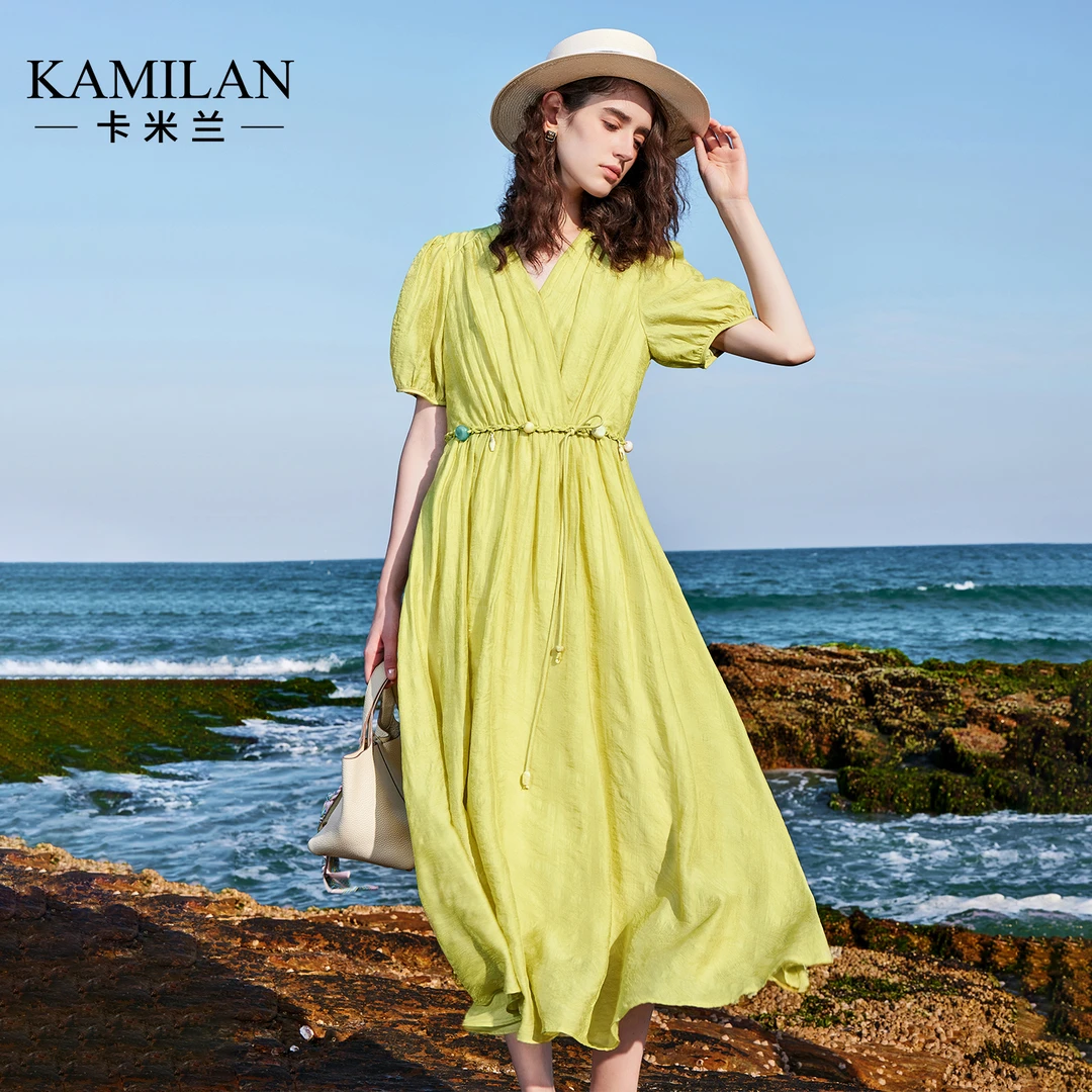 卡米兰泡泡袖褶皱V领连衣裙女2025夏新款短袖独特漂亮减龄款裙子