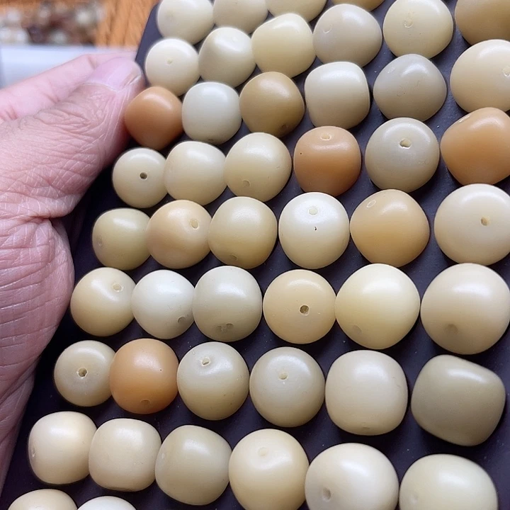 白玉菩提吊坠瑕疵14青柠桶珠30卡灯牌宠30颗