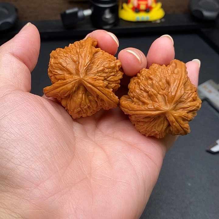 小***智文玩核桃把件白奔