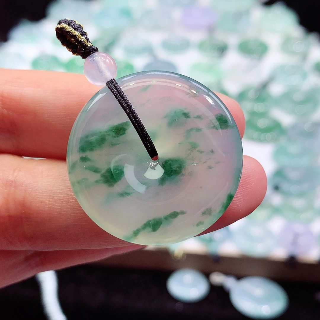 颈饰足铂镶嵌翡翠31.4