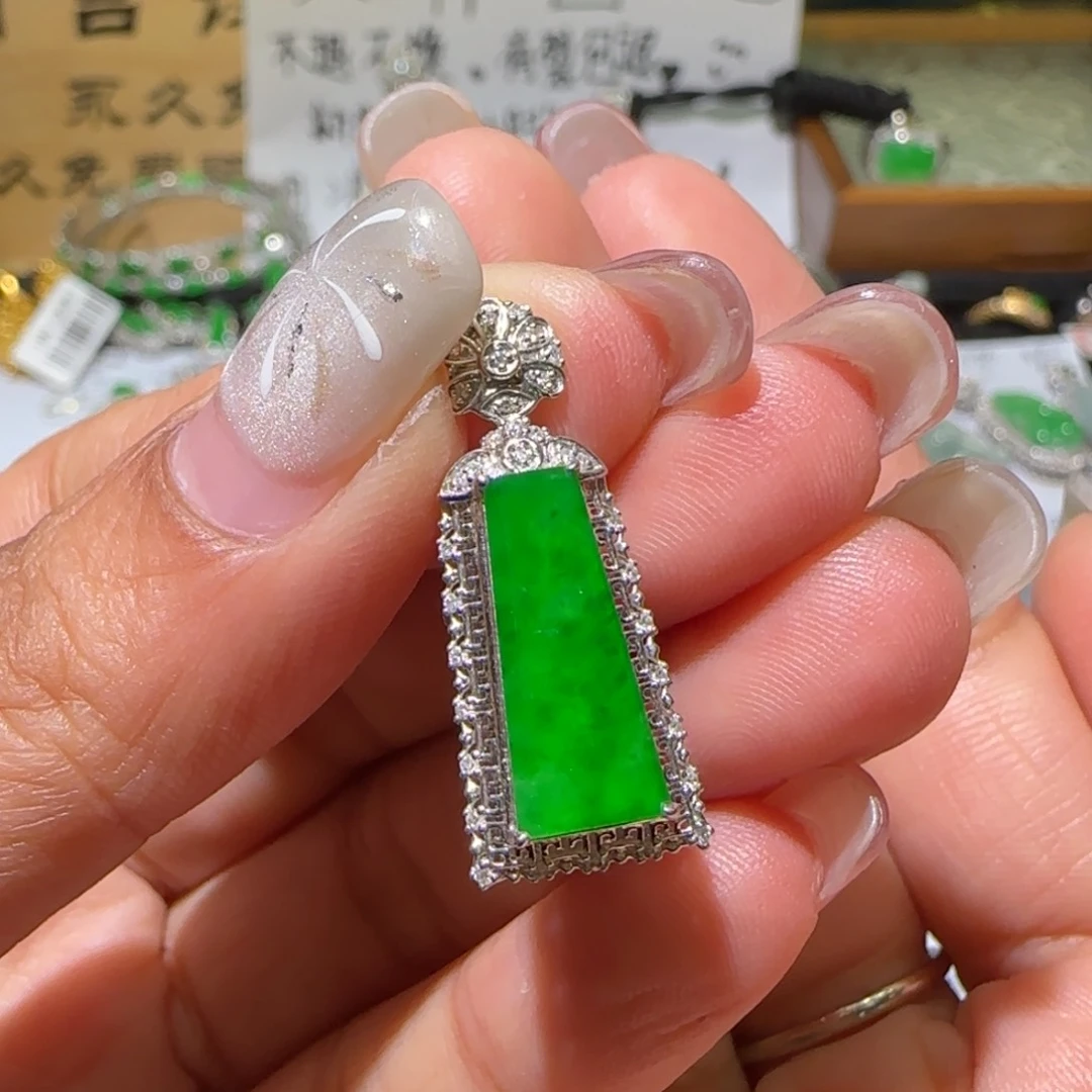 【闪购商品】翡翠颈饰18K金镶嵌缅甸