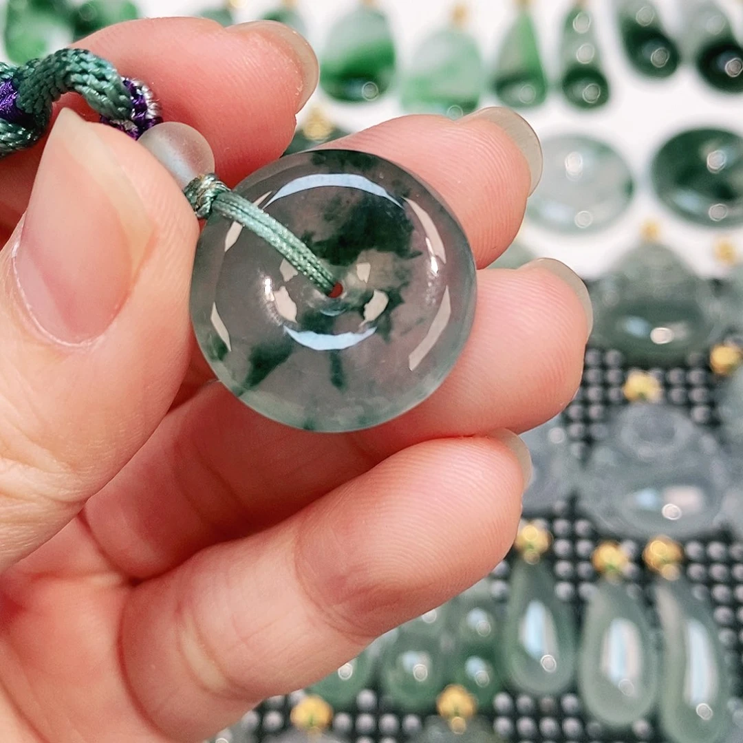 翡翠颈饰未镶嵌吊坠