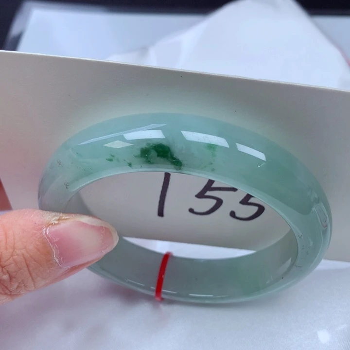 翡翠手镯未镶嵌翡翠