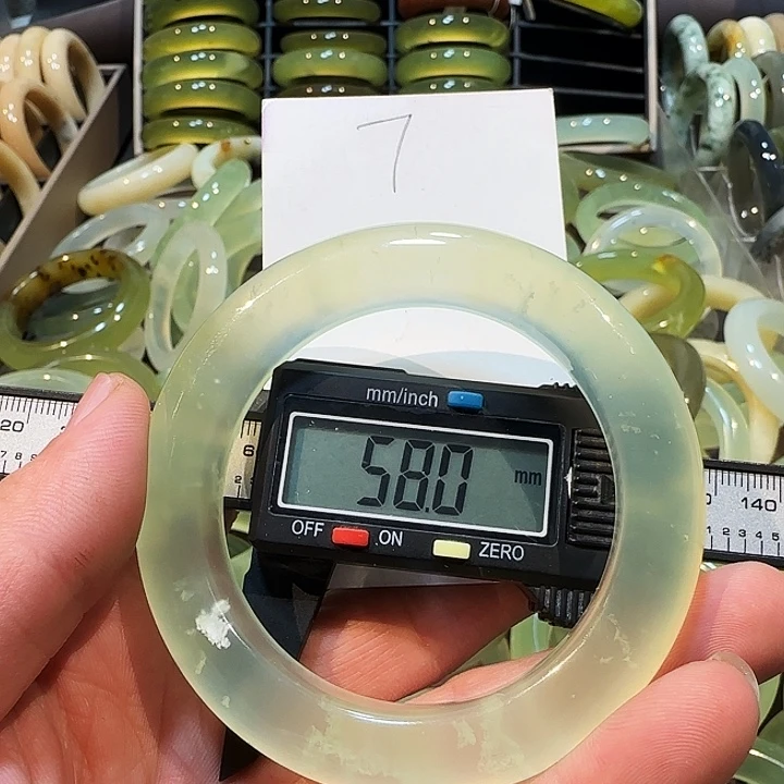 未镶嵌蛇纹石玉手镯禾*