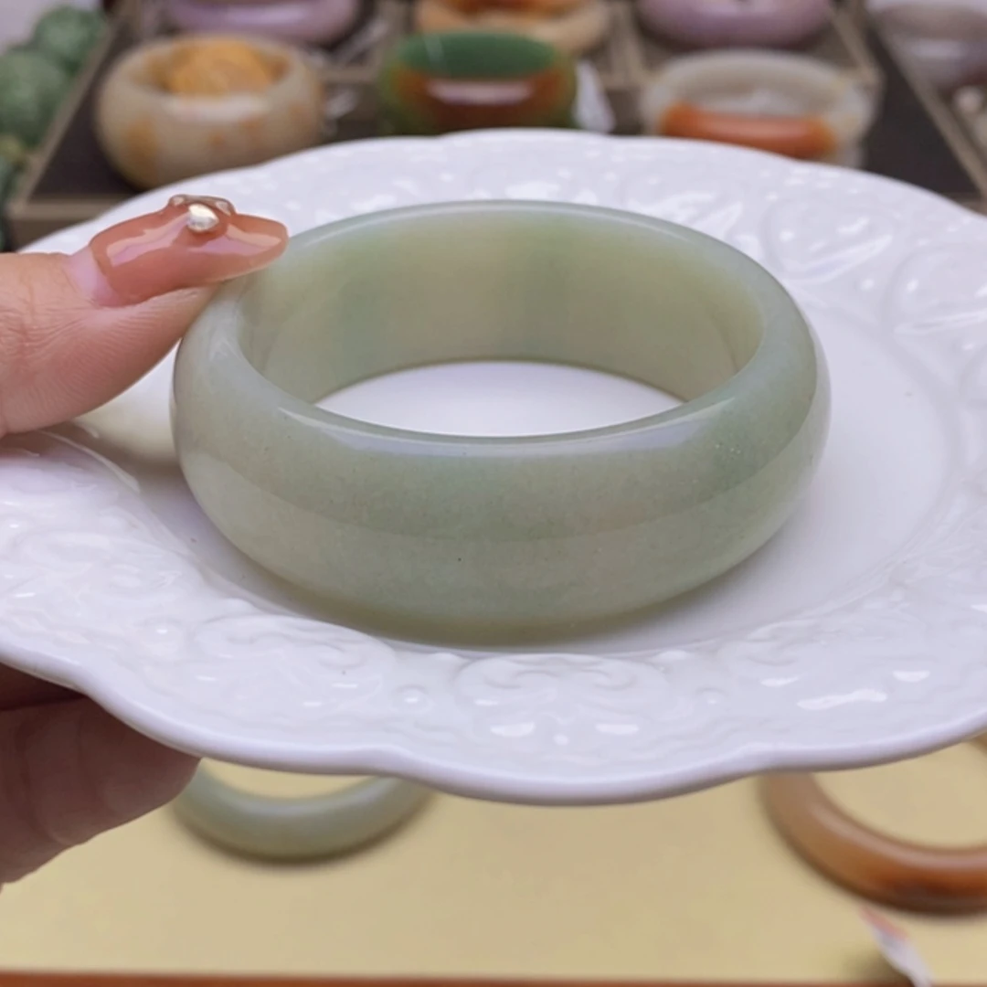 【闪购商品】石英质玉手镯未镶嵌