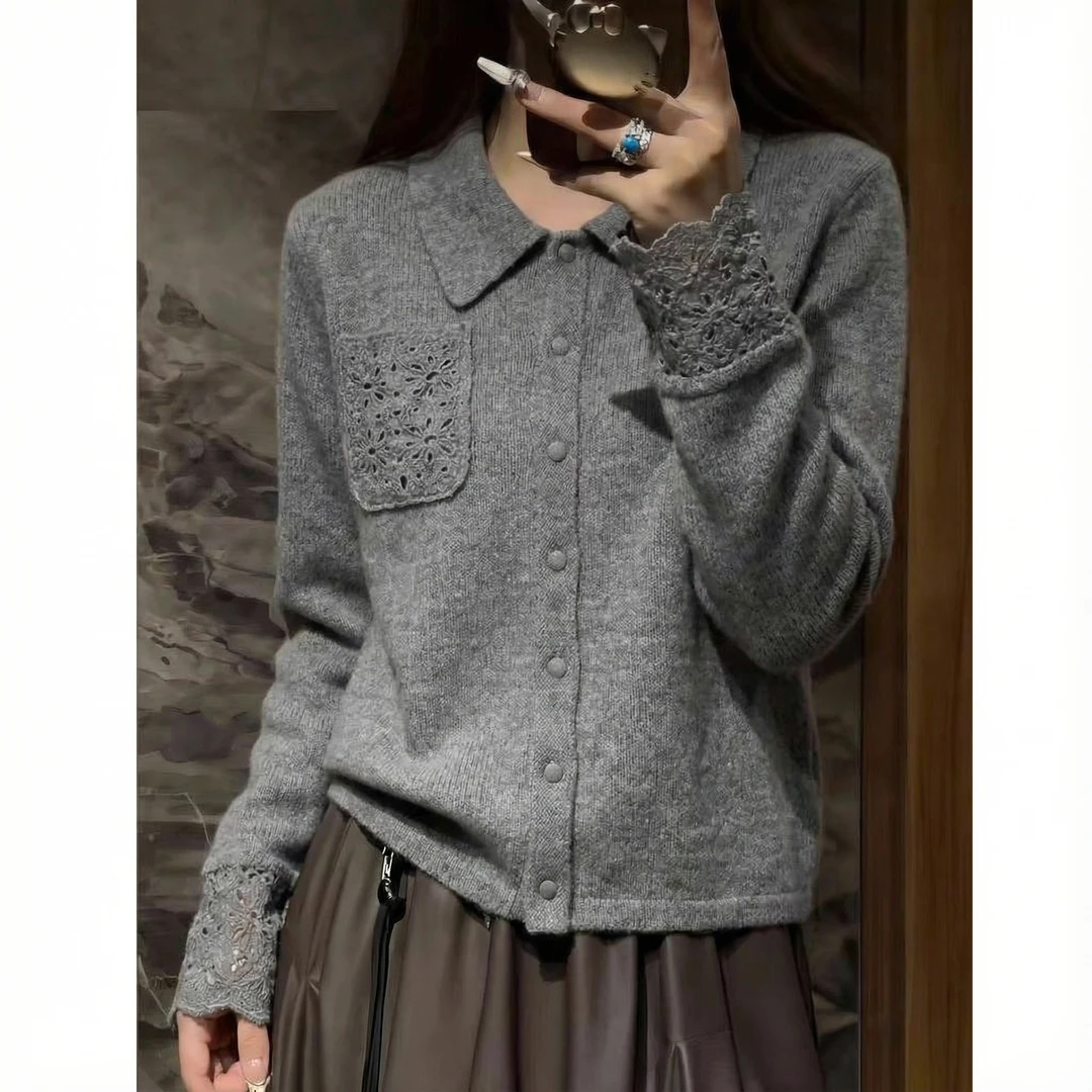 慵懒感灰色翻领毛衣女秋冬软糯宽松显瘦减龄蕾丝钩花针织开衫上衣