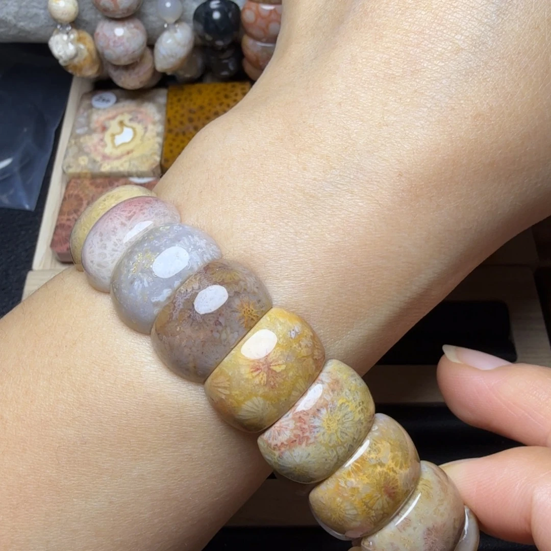 硅化玉未镶嵌双旦特惠。飘彩18片，1片不到3米