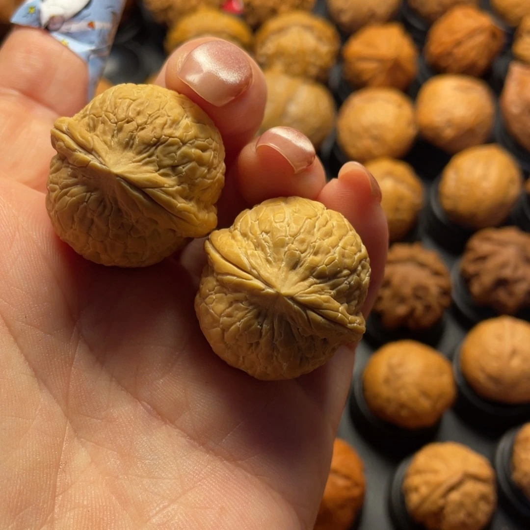 两***卷文玩核桃吊坠有彩