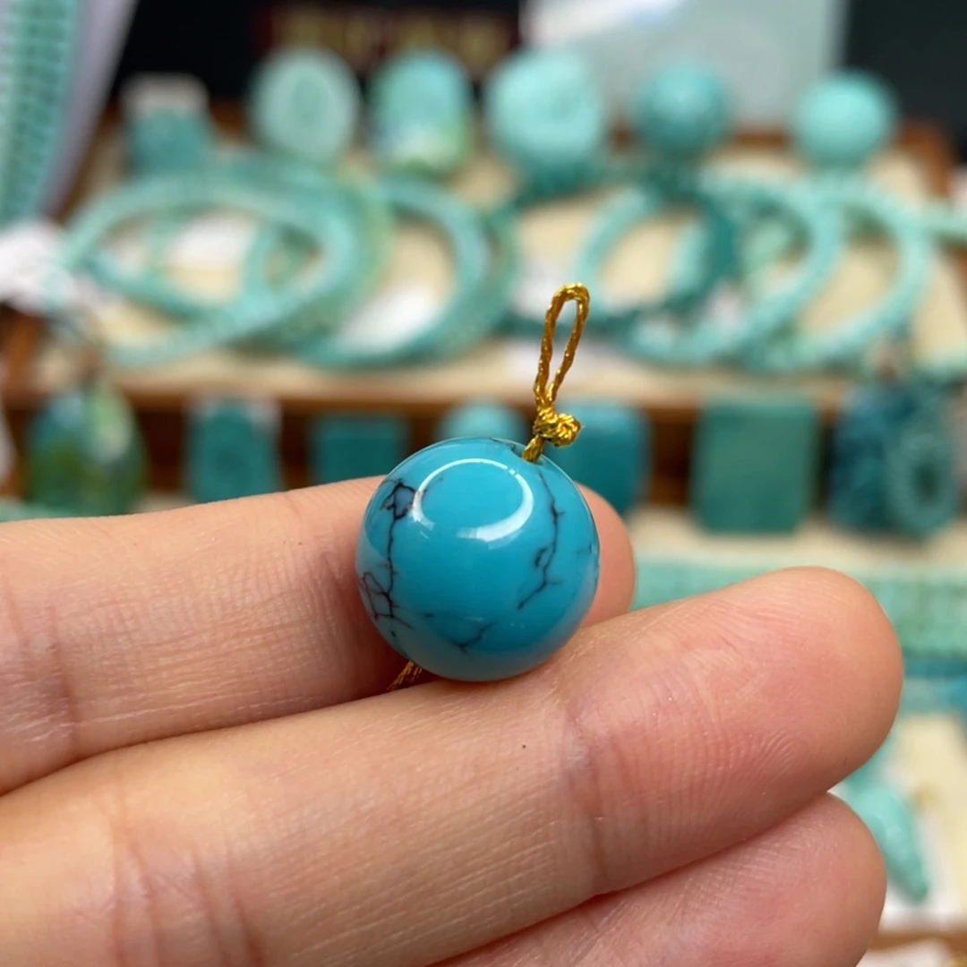 绿松石未镶嵌颈饰