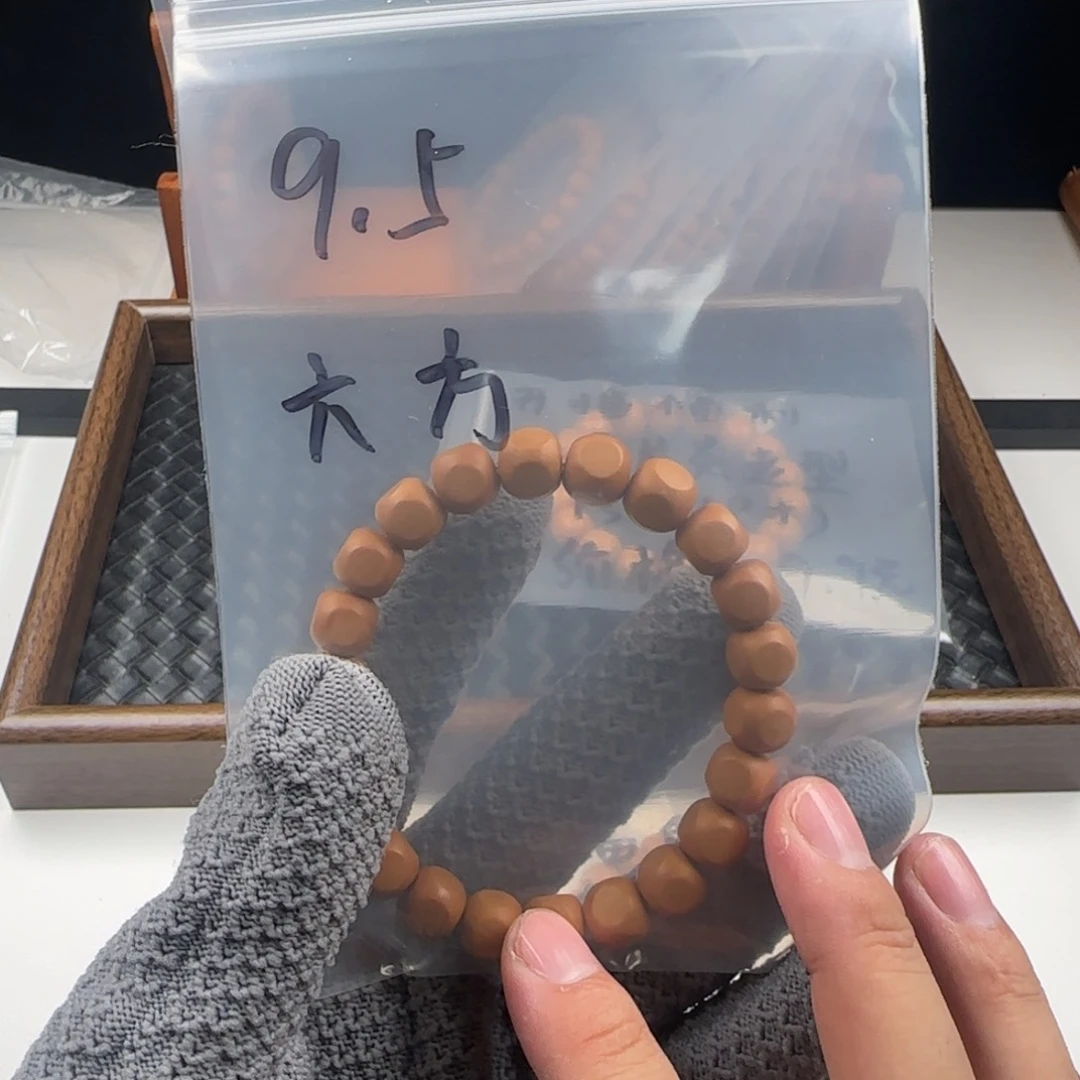 猴头核桃手串9.5 六方瑕疵