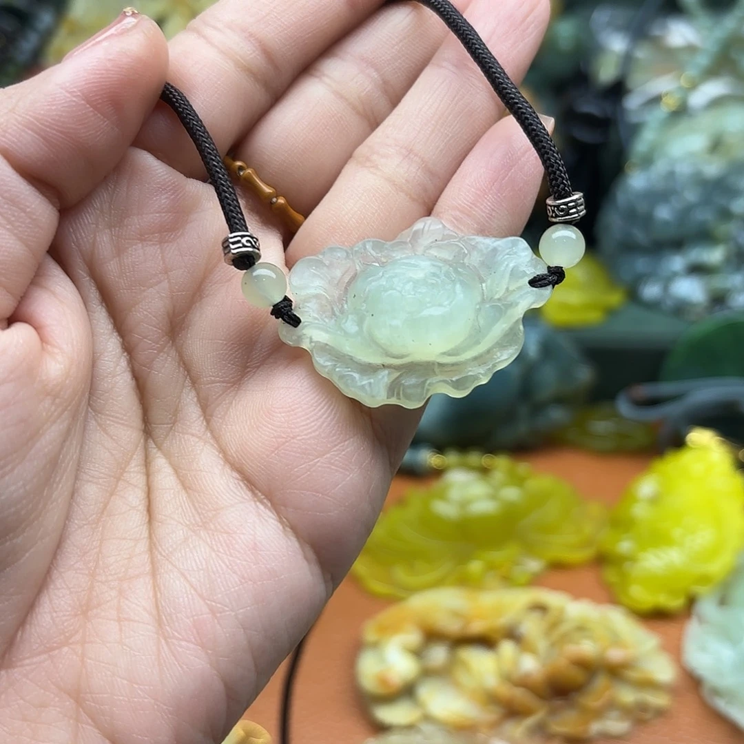 蛇纹石玉未镶嵌吊坠