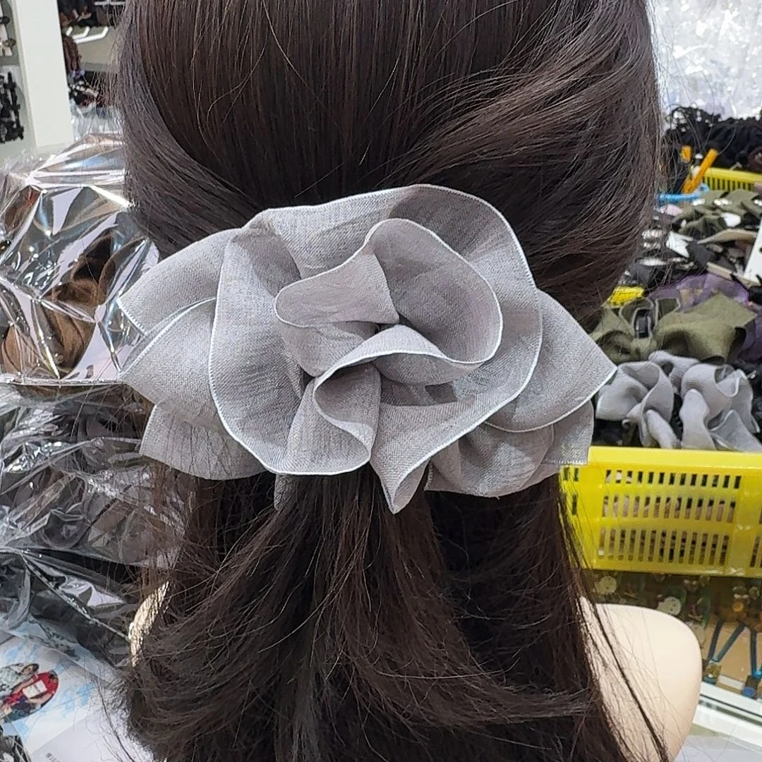 皮质非金属灰的香蕉夹