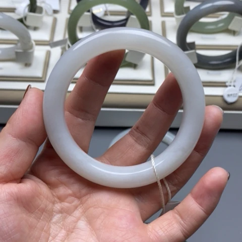 一***你和田玉未镶嵌手镯