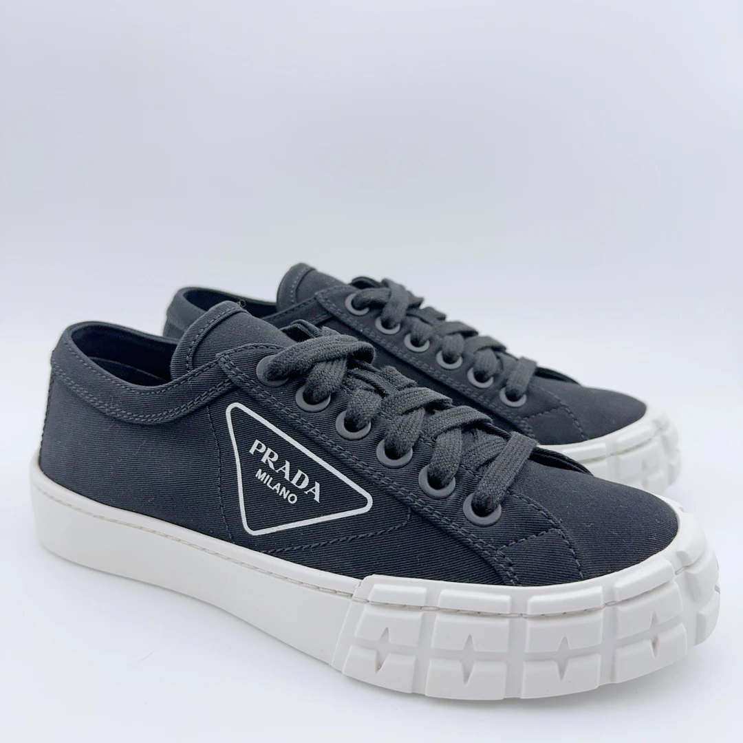 98新/普拉达/Prada37.5码/黑色帆布鞋/YM00758