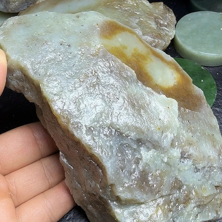 和田玉（糖玉）未镶嵌珠宝奇石