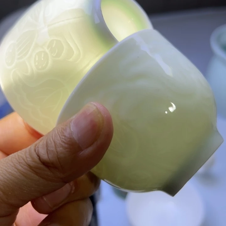 手工雕刻青釉缸杯