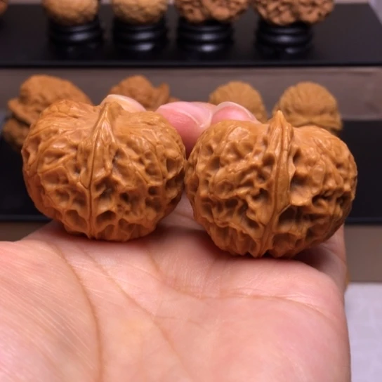 文玩核桃把件玲珑绣球40