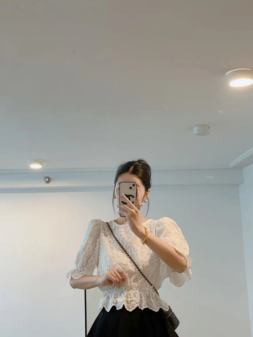 法式温柔风花朵刺绣衬衫2025夏季新款洋气别致短款显瘦衬衫女