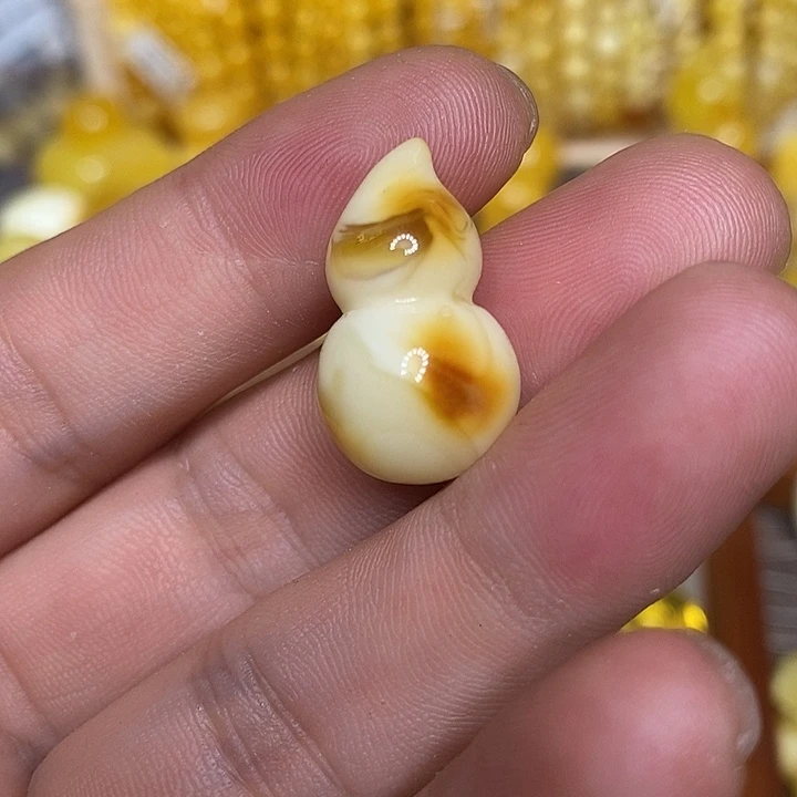 未镶嵌蜜蜡裸石妖花蜜蜡