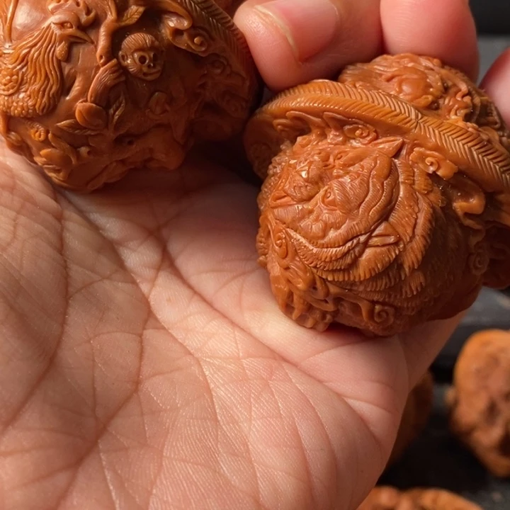 来***财把件文玩核桃十二生肖