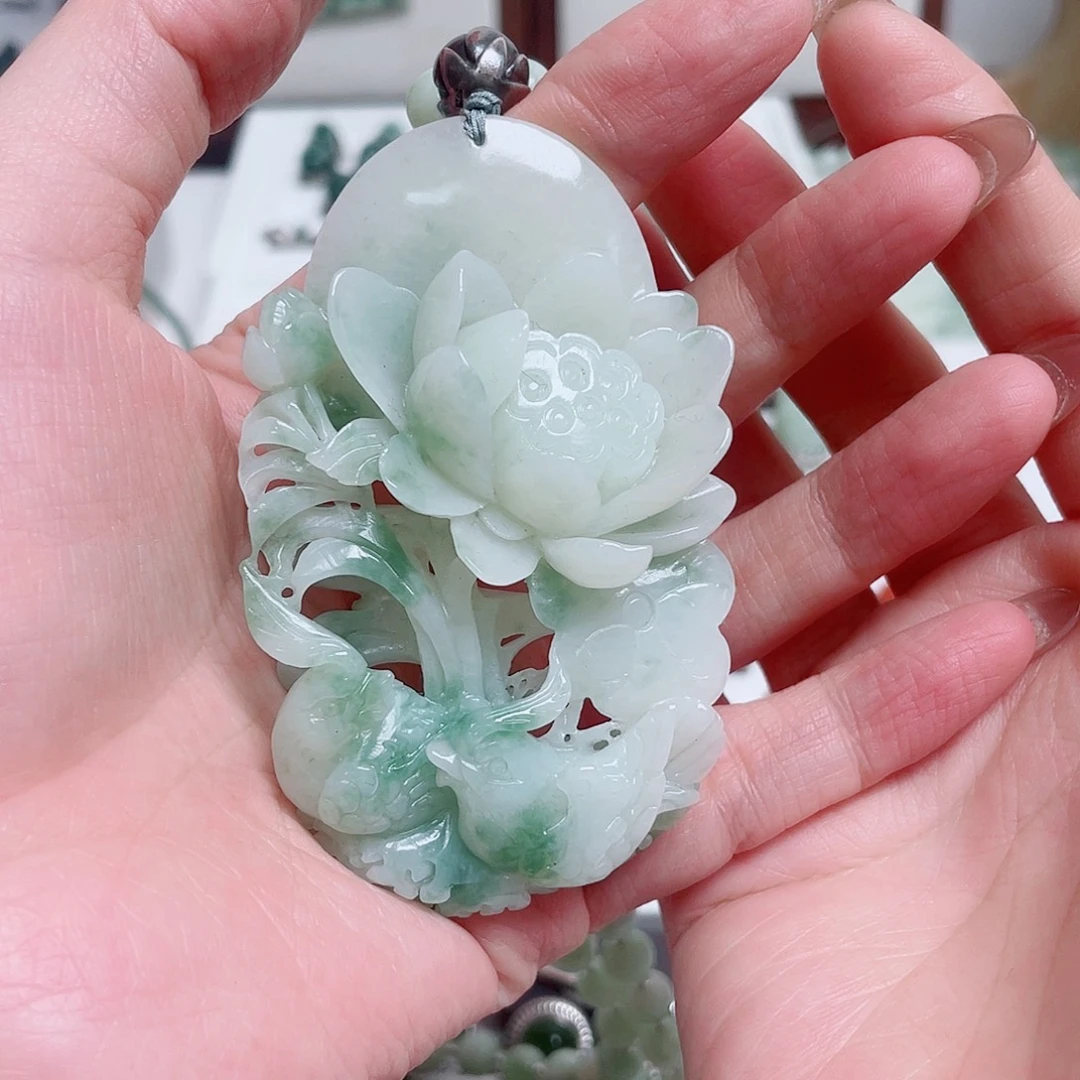 ****️透闪石-蛇纹石玉未镶嵌颈饰