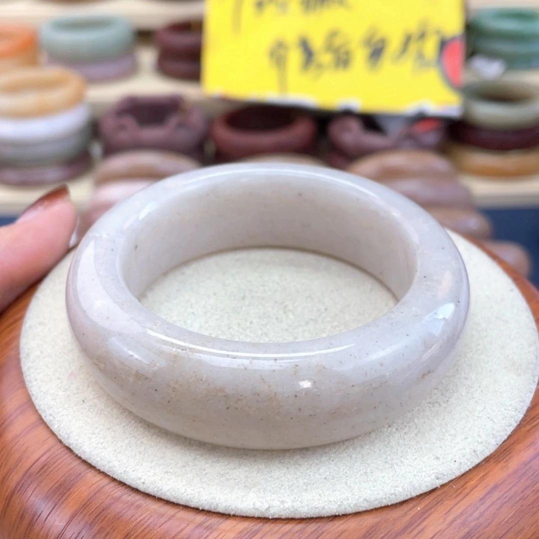 【闪购商品】石英质玉手镯未镶嵌