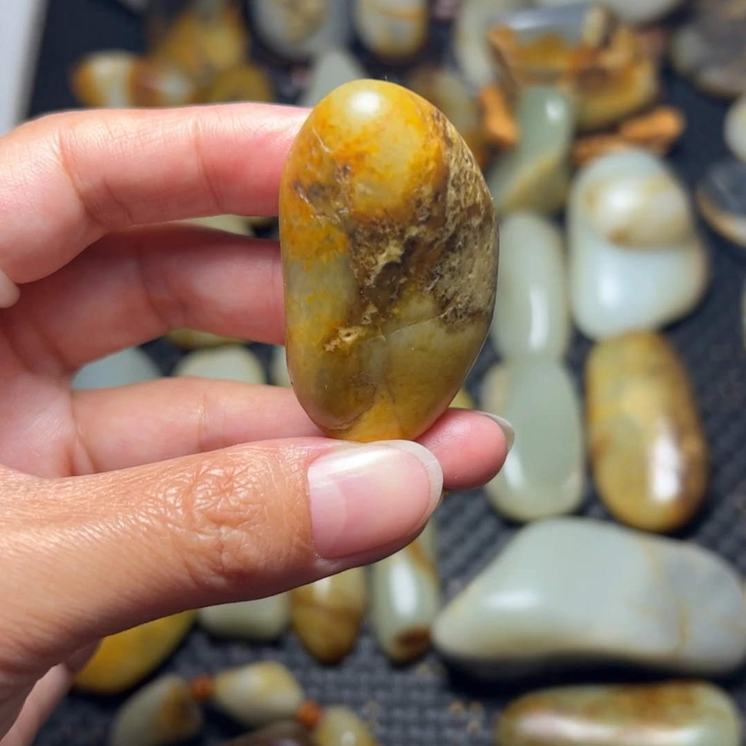 和田玉未镶嵌把件A18