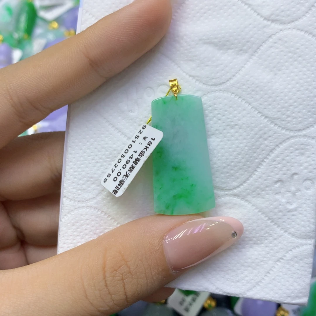 颈饰18K金镶嵌翡翠