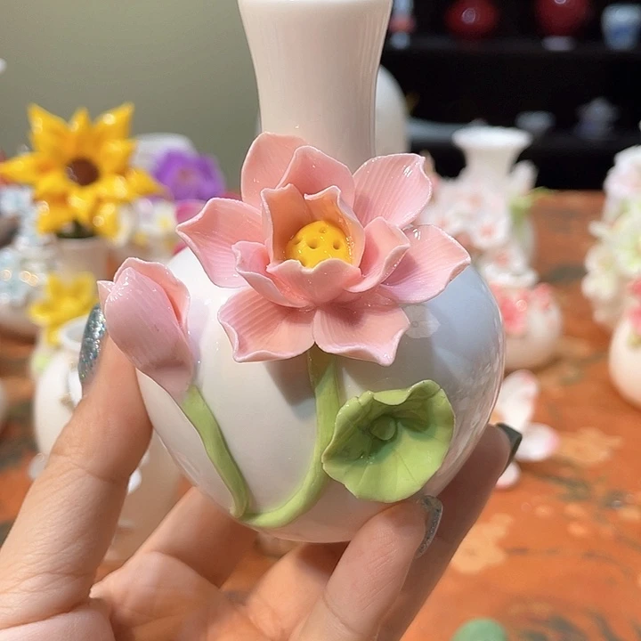 手工陶瓷精致摆件