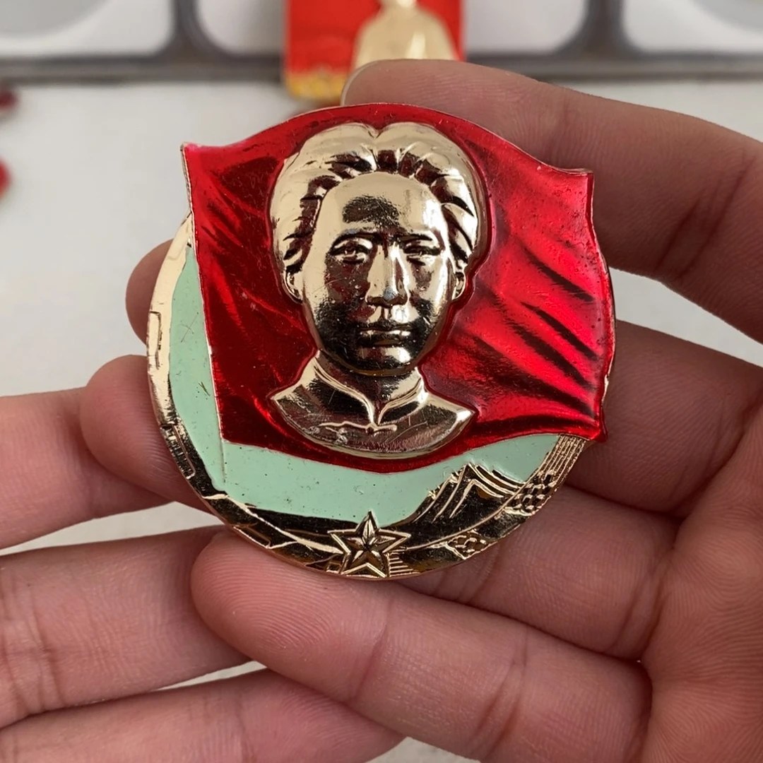 铝红色纪念章红旗分头