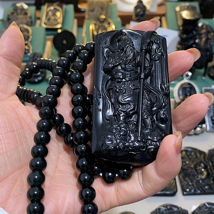 蛇纹石玉未镶嵌颈饰旭*