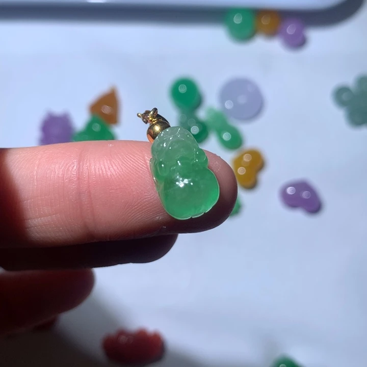 紫***森翡翠未镶嵌颈饰挂件