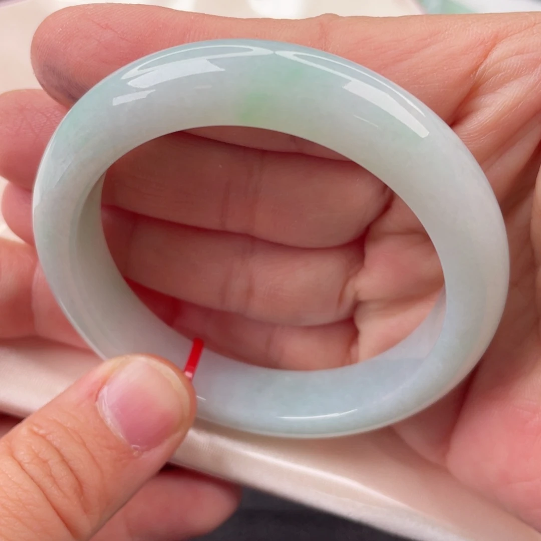 翡翠手镯未镶嵌52圈口