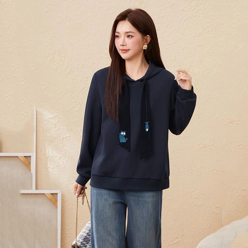 2025秋季新款大码女装猫咪绣花领带连帽卫衣胖mm独特单穿红色上衣