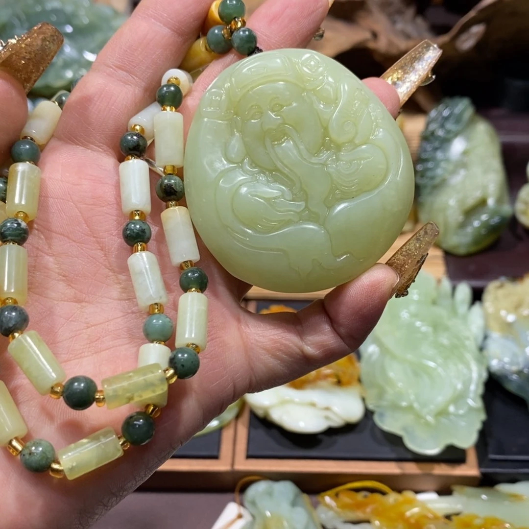 蛇纹石玉颈饰未镶嵌