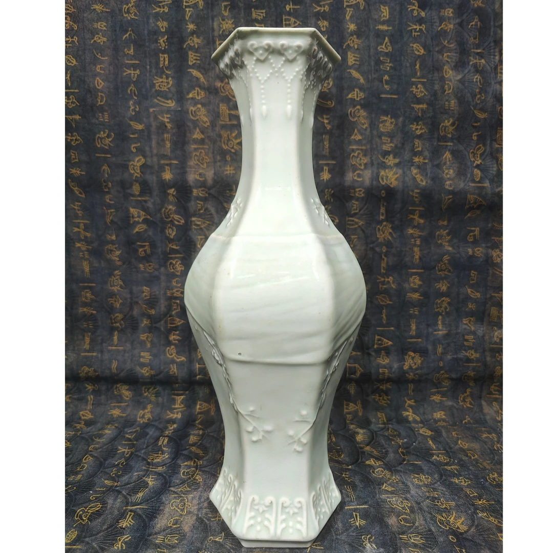 341 民国 豆青釉双耳六方瓶-666