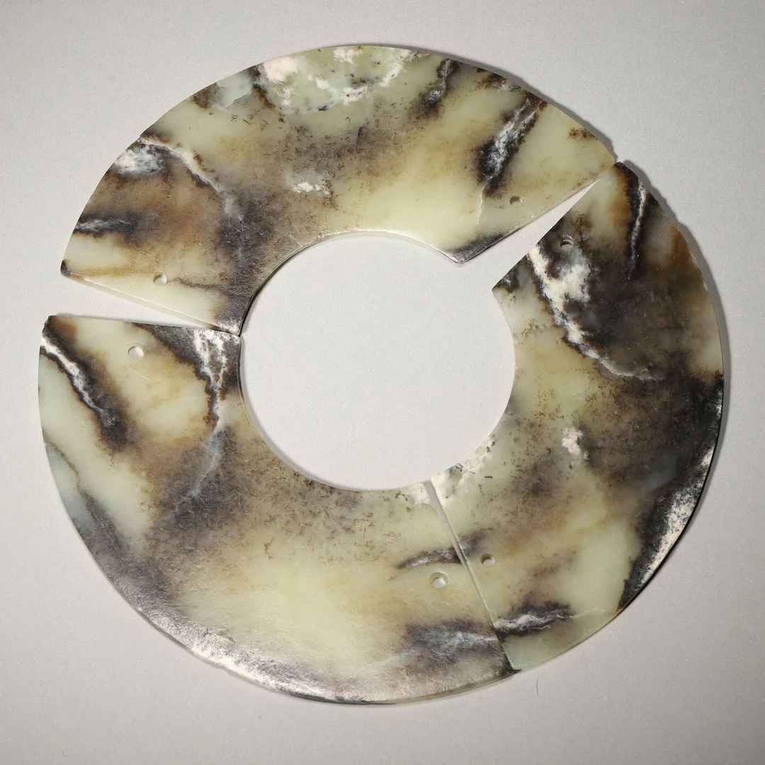 Lot25明代 和田玉璜联璧